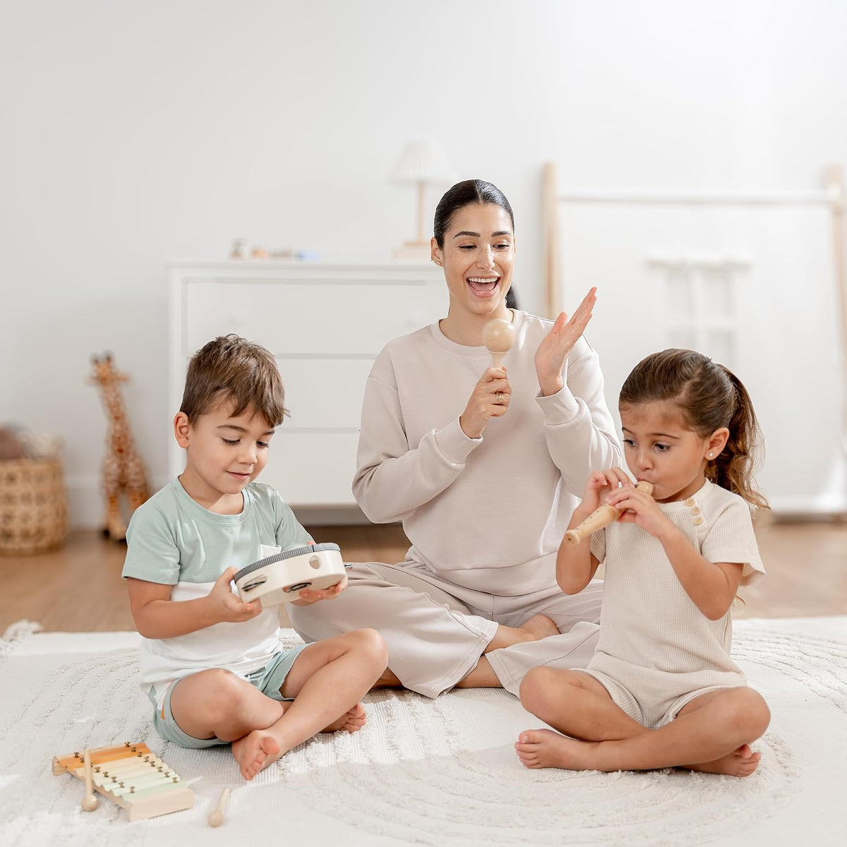 Juego de 4 instrumentos musicales infantiles Comfy Cubs