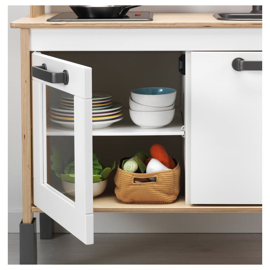 Cocina de madera con luces