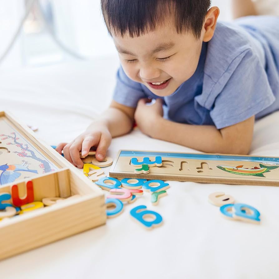 Melissa & Doug See & Spell / Rompecabezas de letras