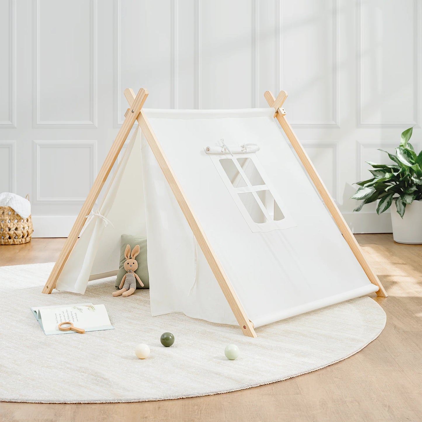 Tienda de juegos infantil de interior en madera natural
