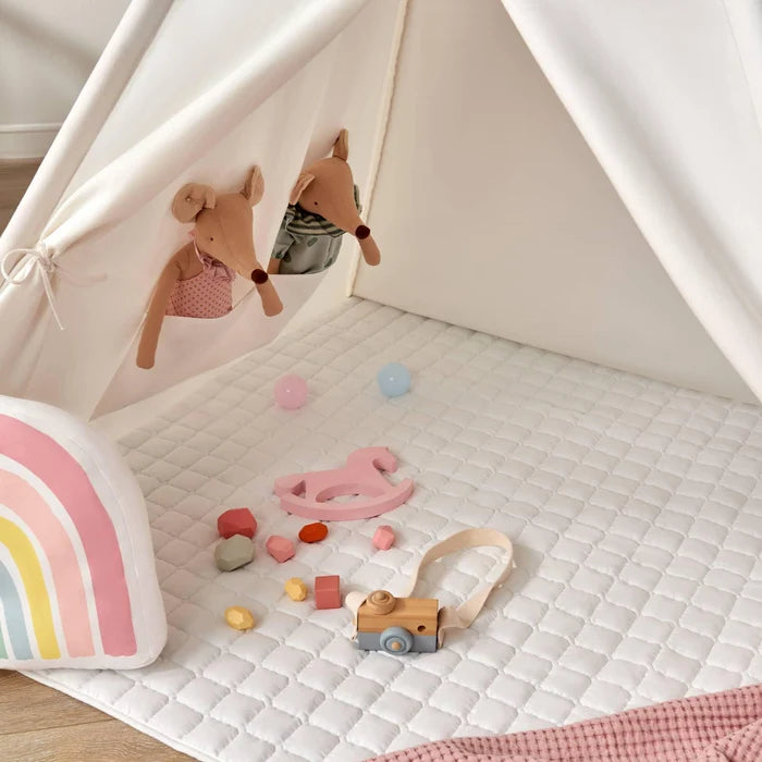 Tienda de juegos de interior con alfombra para el suelo | Tiny Land