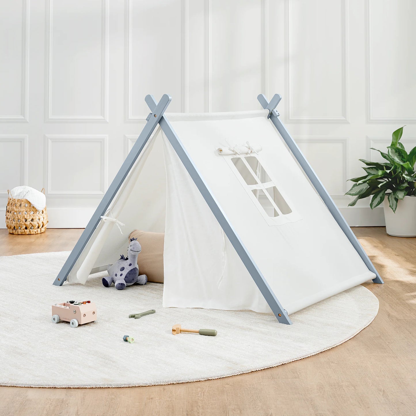 Tienda de juegos infantil de interior en madera natural