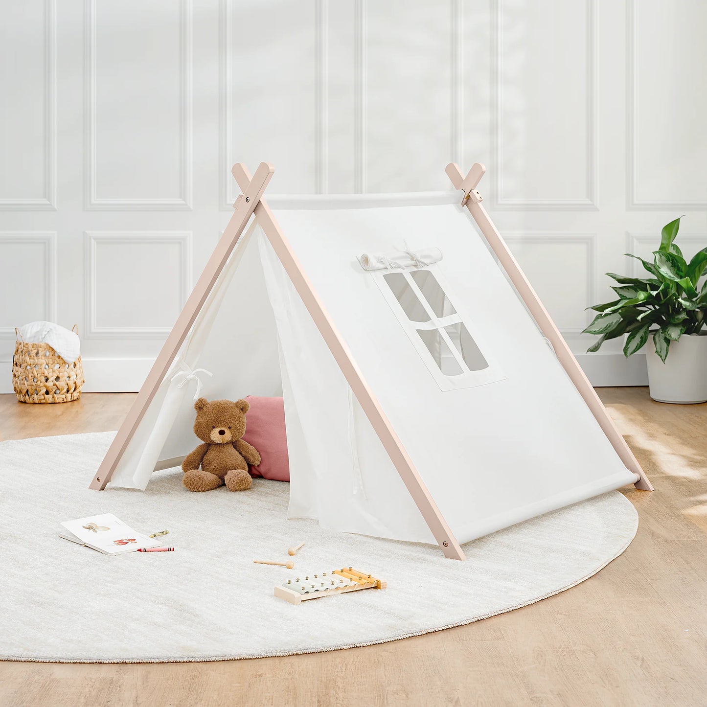Tienda de juegos infantil de interior en madera natural